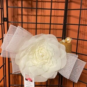 Elegant Cream Floral Hair Accessory